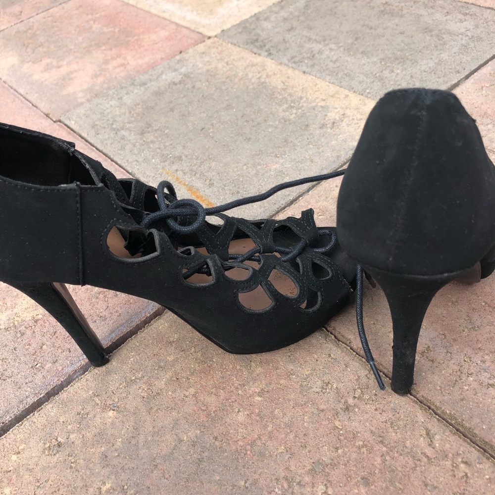 Heels Size 7.5 - Picture 4 of 5
